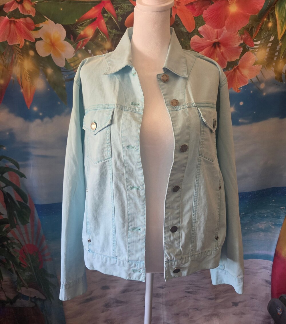 Chico's Light Blue Denim Jacket Casual Button Front blazer / jacket - light deni